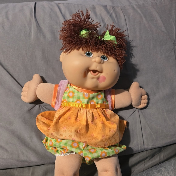 Cabbage patch doll - Picture 1 of 3